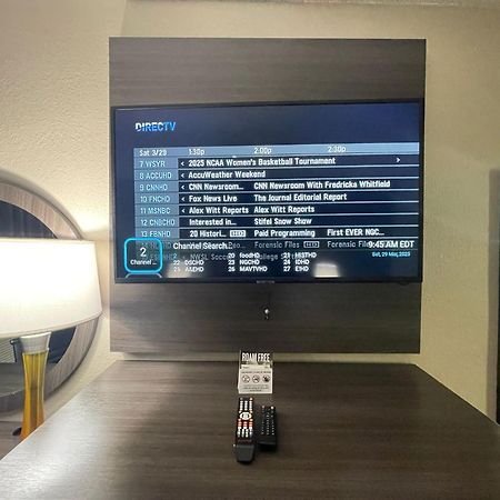 Hotel Super 8 By Wyndham Ithaca Esterno foto