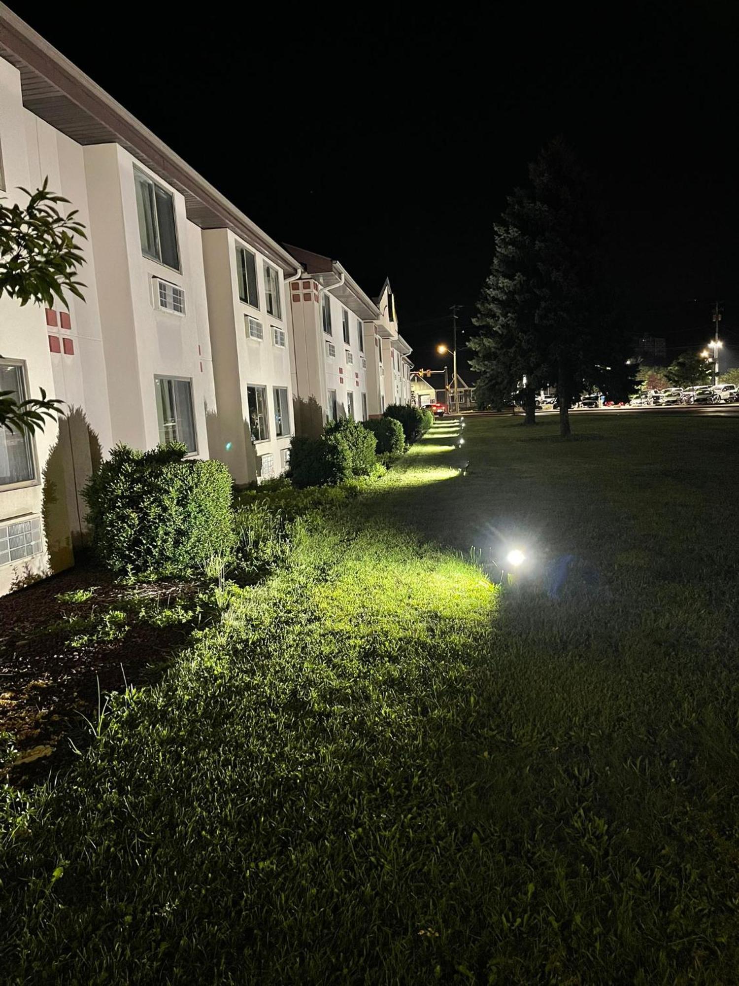 Hotel Super 8 By Wyndham Ithaca Esterno foto