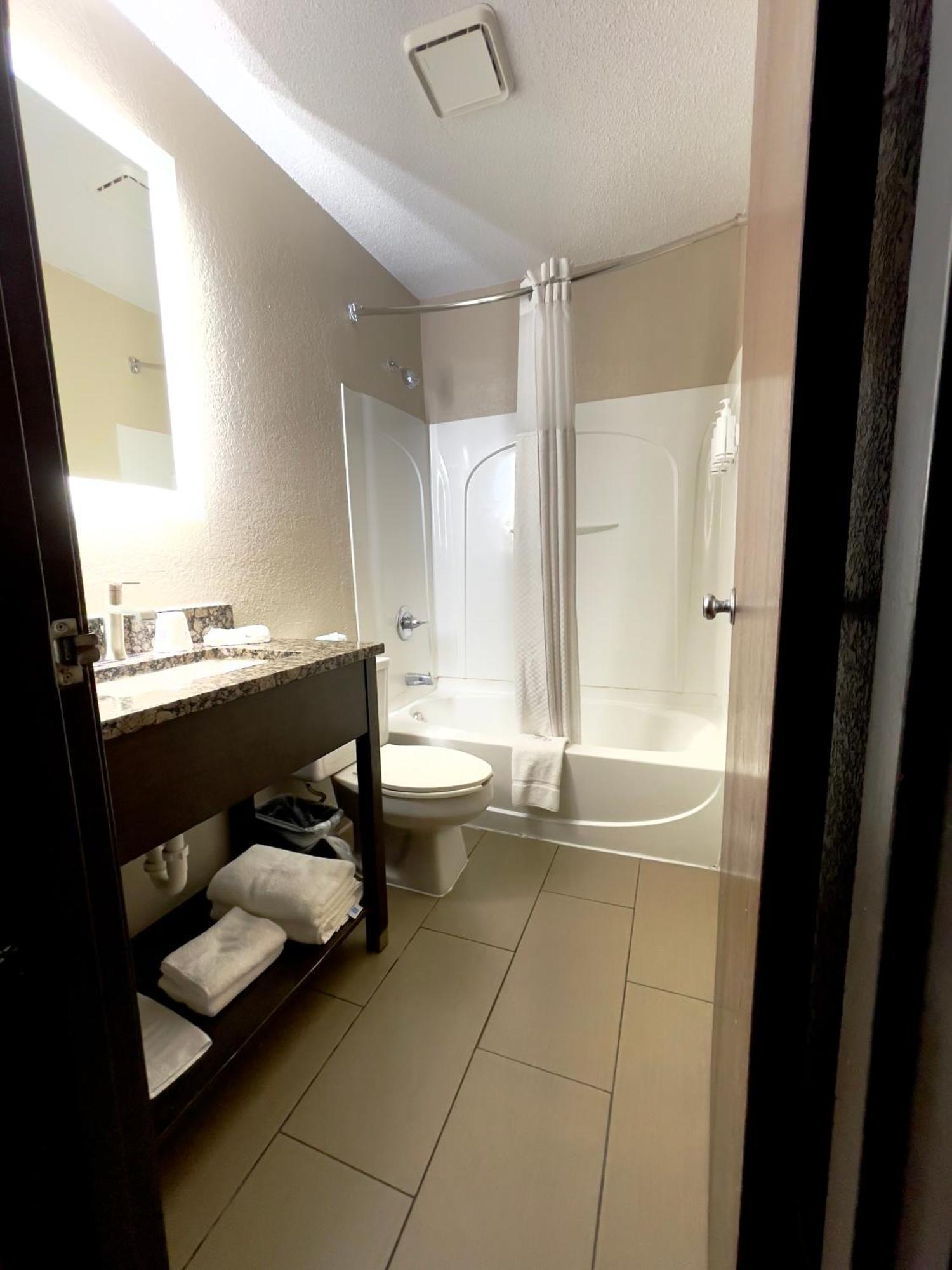 Hotel Super 8 By Wyndham Ithaca Esterno foto
