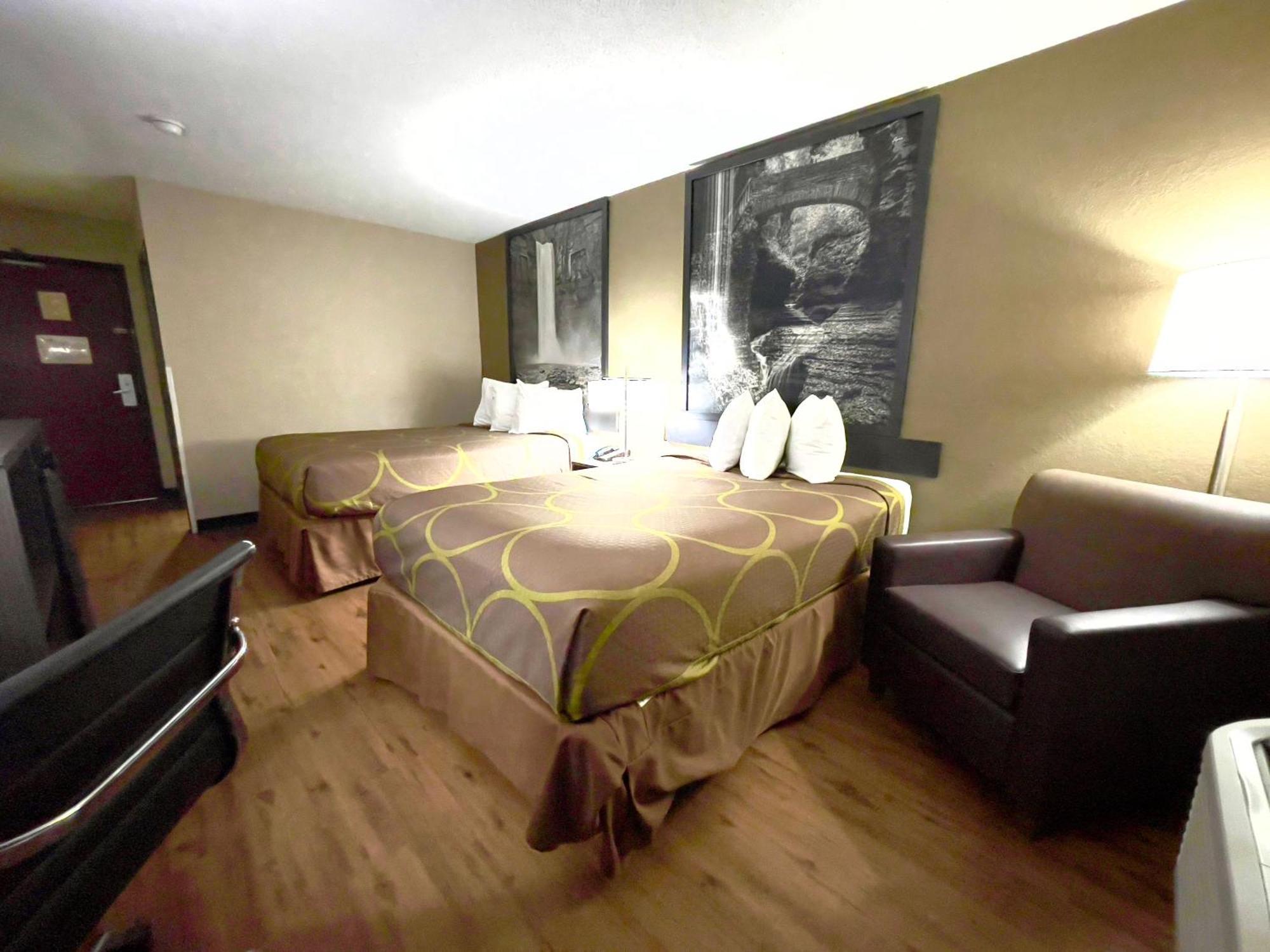 Hotel Super 8 By Wyndham Ithaca Esterno foto