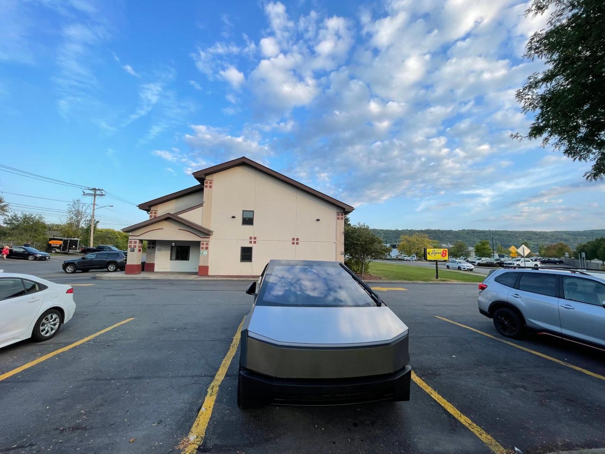 Hotel Super 8 By Wyndham Ithaca Esterno foto
