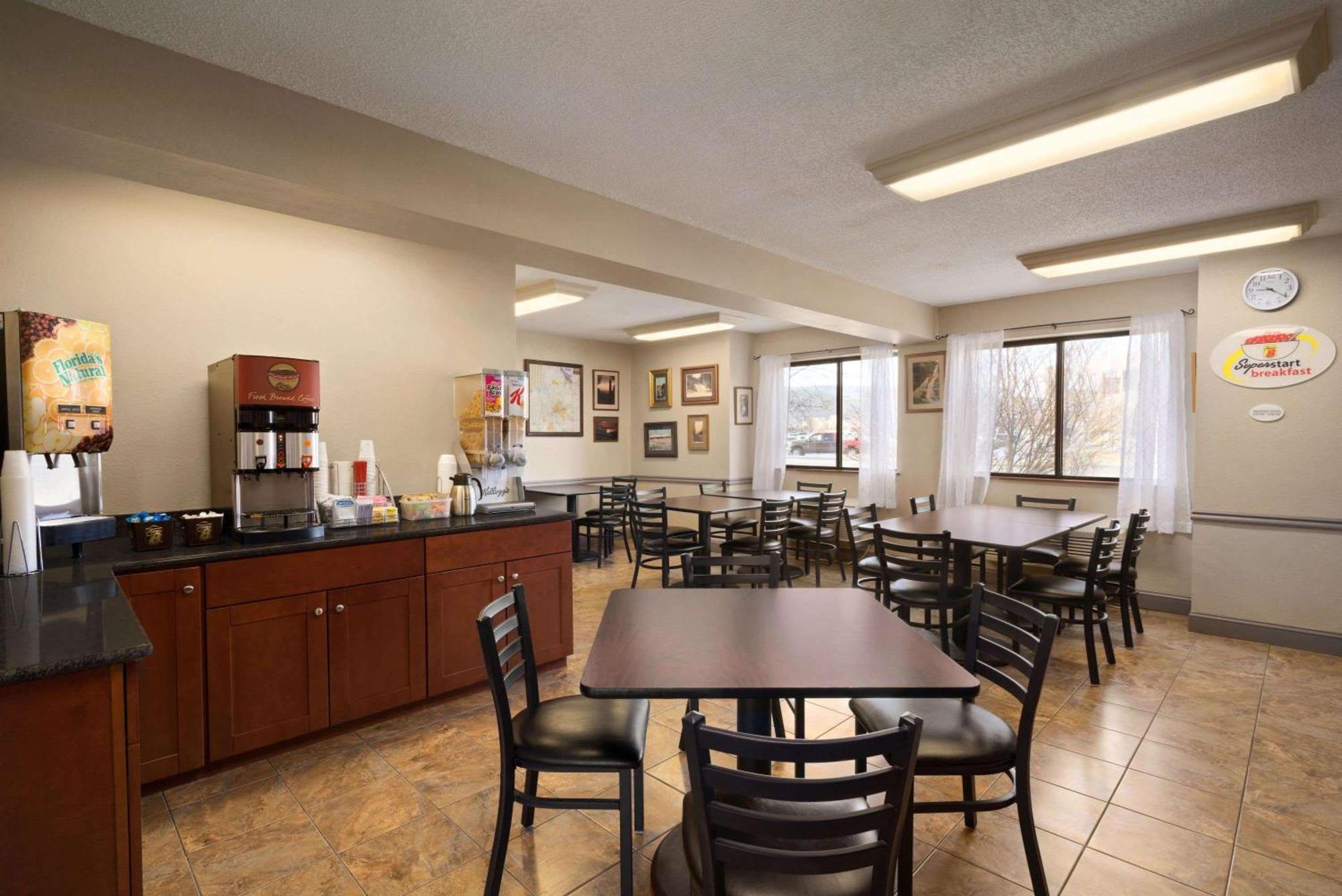 Hotel Super 8 By Wyndham Ithaca Esterno foto