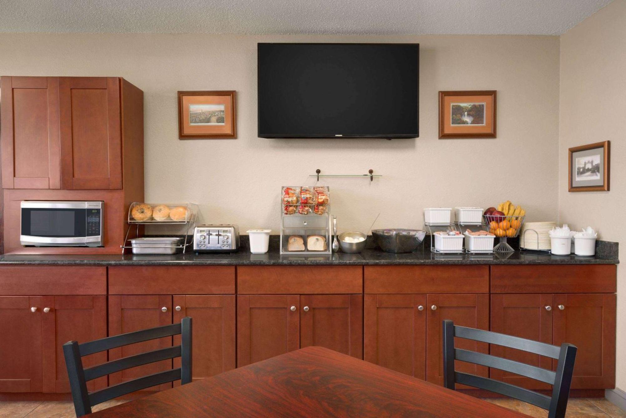 Hotel Super 8 By Wyndham Ithaca Esterno foto